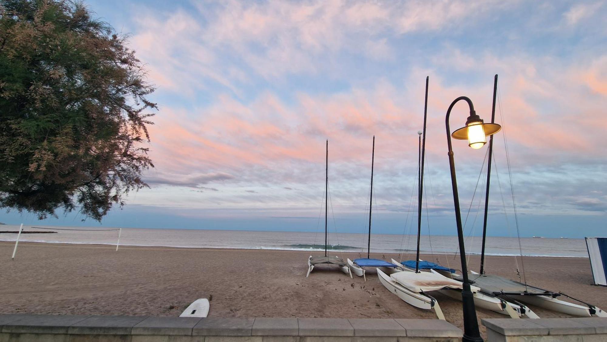 Apartamento De 1 Habitacion Frente Al Mar Y Con Piscina Apartment Benicassim Bagian luar foto