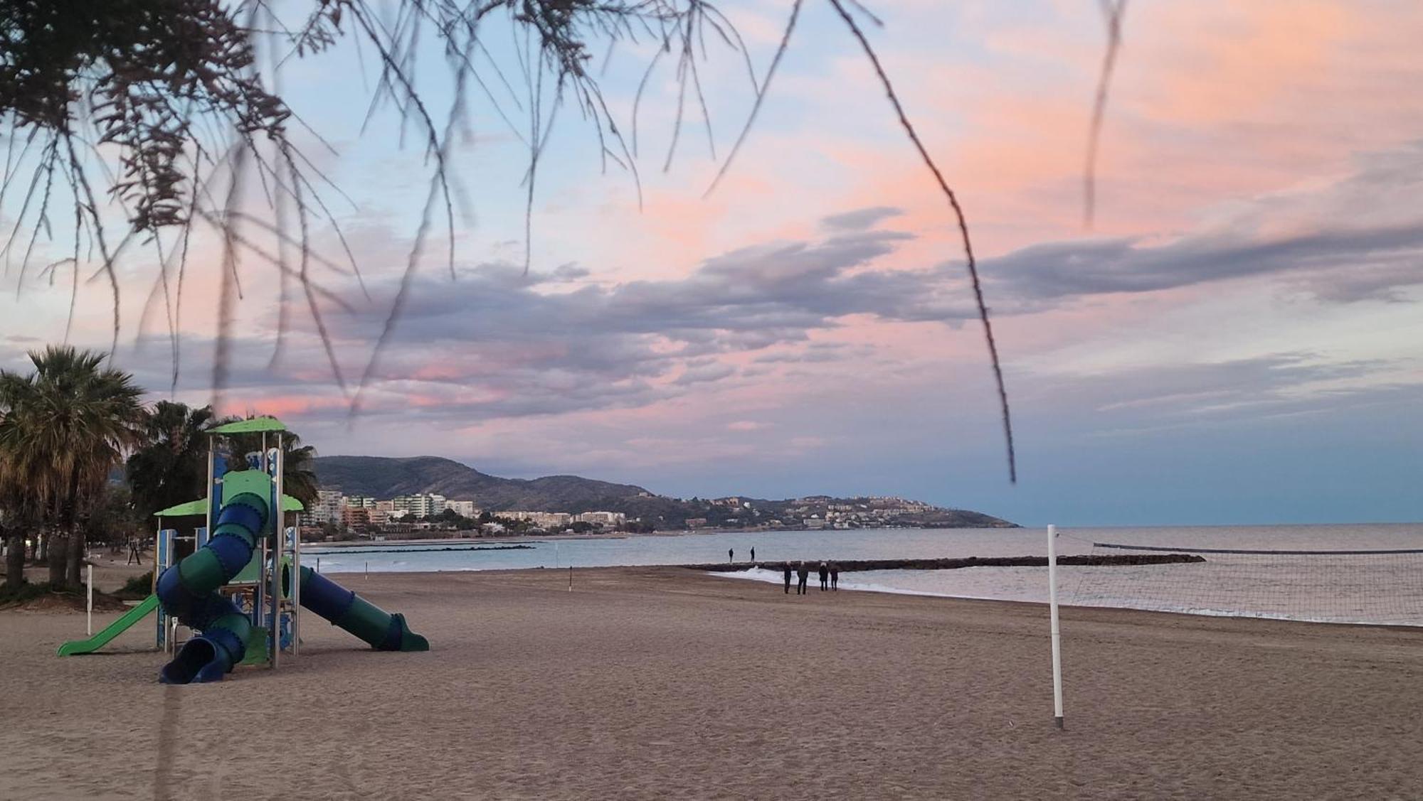 Apartamento De 1 Habitacion Frente Al Mar Y Con Piscina Apartment Benicassim Bagian luar foto